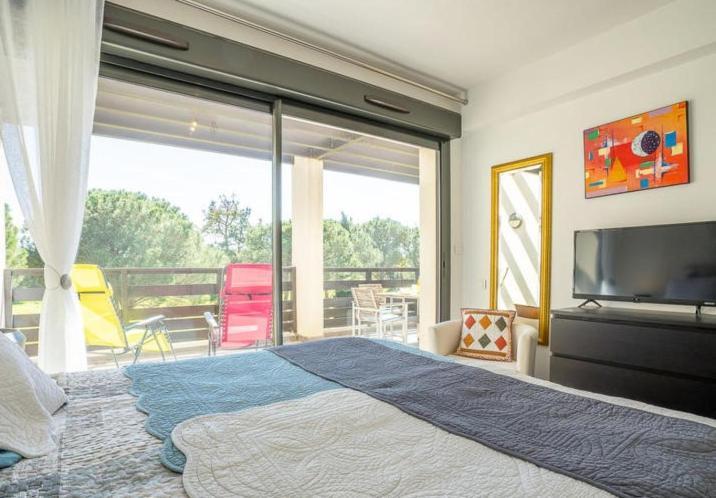 Vert Paradis - Vue Apaisante Sur Golf, Pins Parasols, 2E Etage - 80 M2 Dont Terrasse Avec Pergola, 2 Chambres, 3Et Iles, 3 Clim, Wifi - Piscine, Parking Et Park A Velos, Ascenseur - En Option Linge, Menage - Pistes Cyclables, Mer A Proximite Saint-Cyprien  Exterior foto